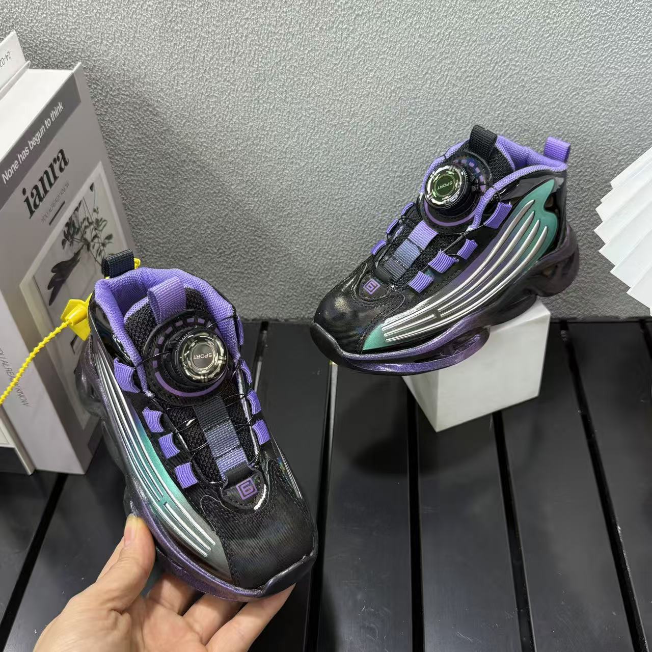 啦啦虎纽扣皮面篮球鞋运动鞋