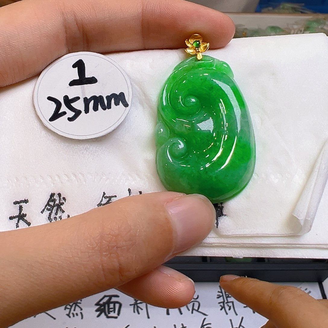 翡翠颈饰18K金镶嵌翡翠