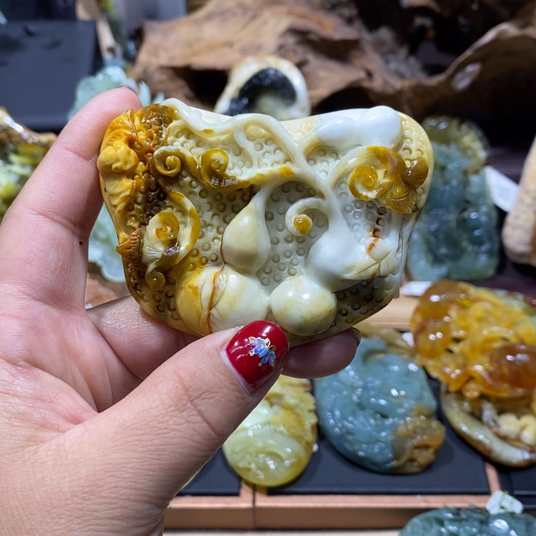 蛇纹石玉颈饰未镶嵌快****奶