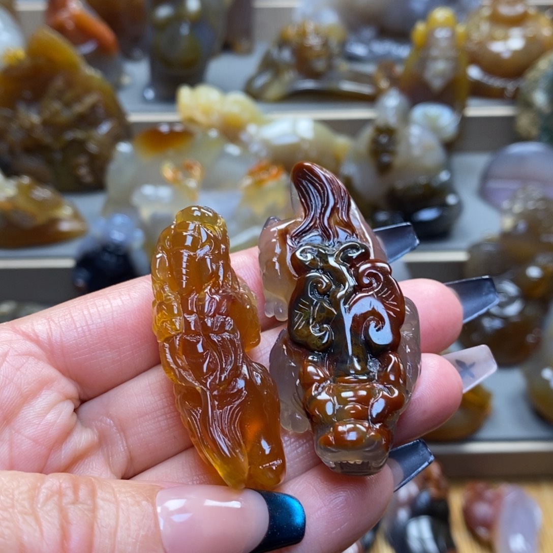 逗***哥玛瑙/玉髓未镶嵌挂件