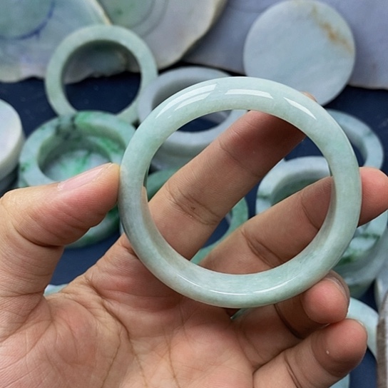 未镶嵌手镯翡翠55