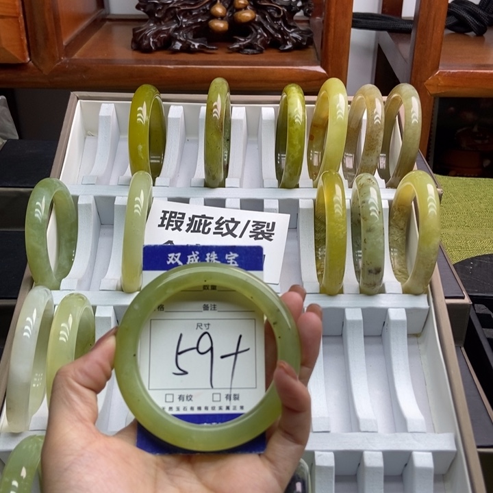蛇纹石玉手镯未镶嵌188