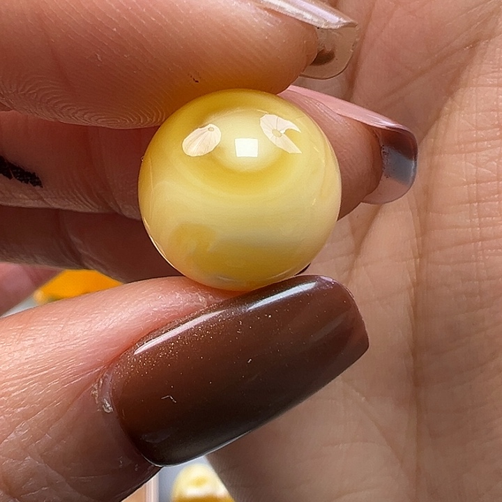 蜜蜡未镶嵌珠宝奇石