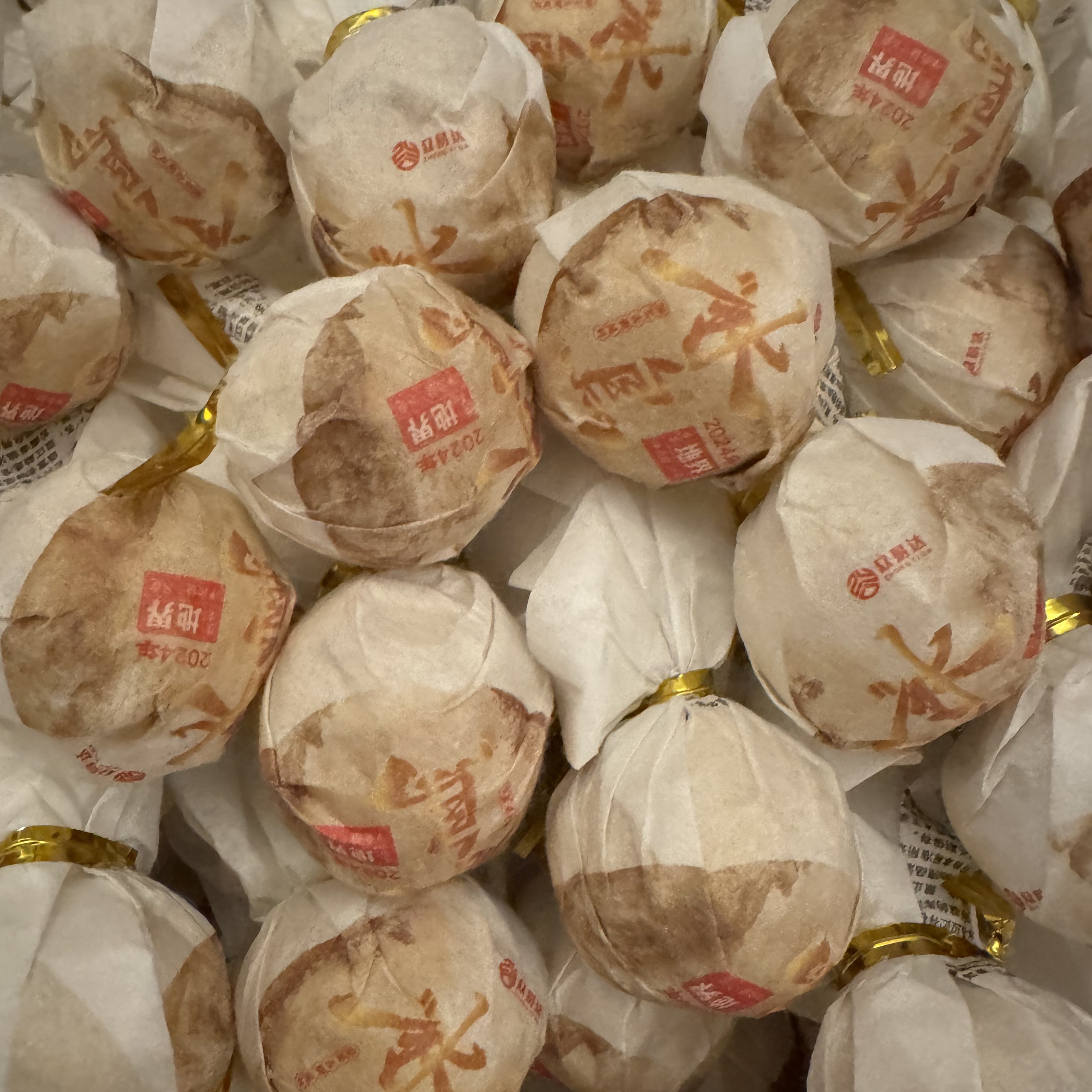 终身限购一单-冰岛地界-2025年古树头春-10颗手工龙珠80克-生茶