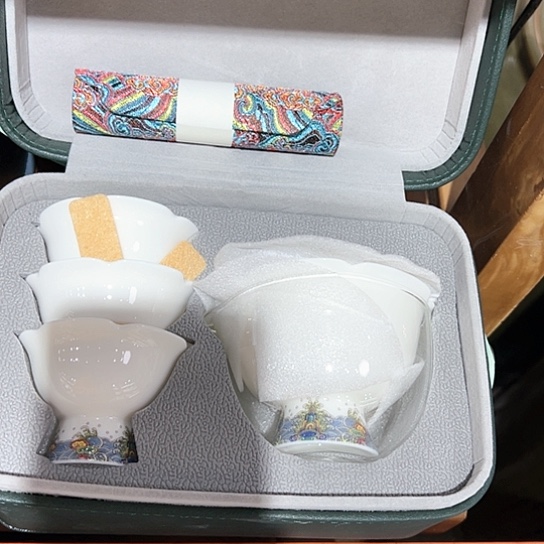 杯子那****人羊脂玉旅游茶具