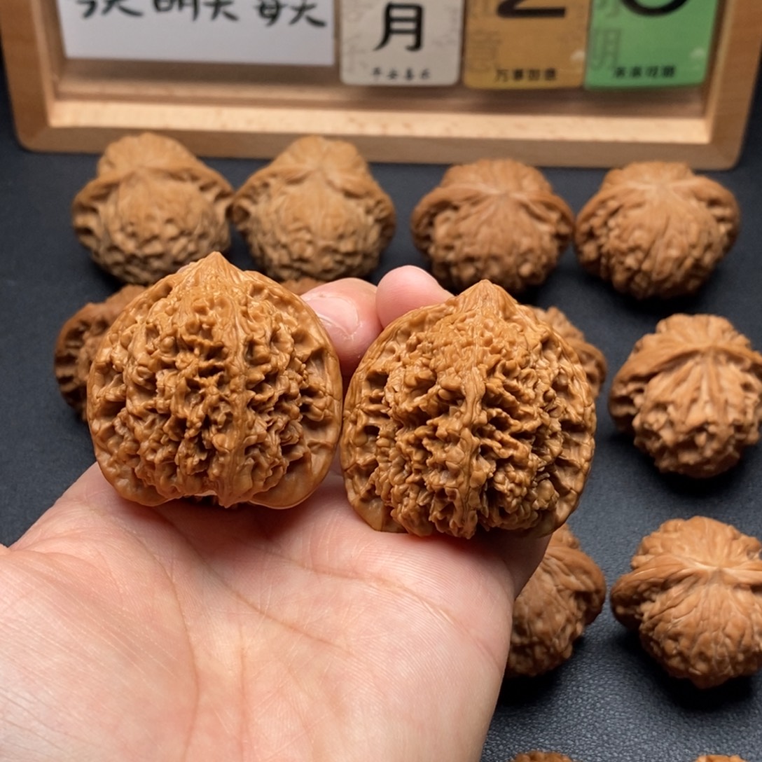 文玩核桃把件42百花山