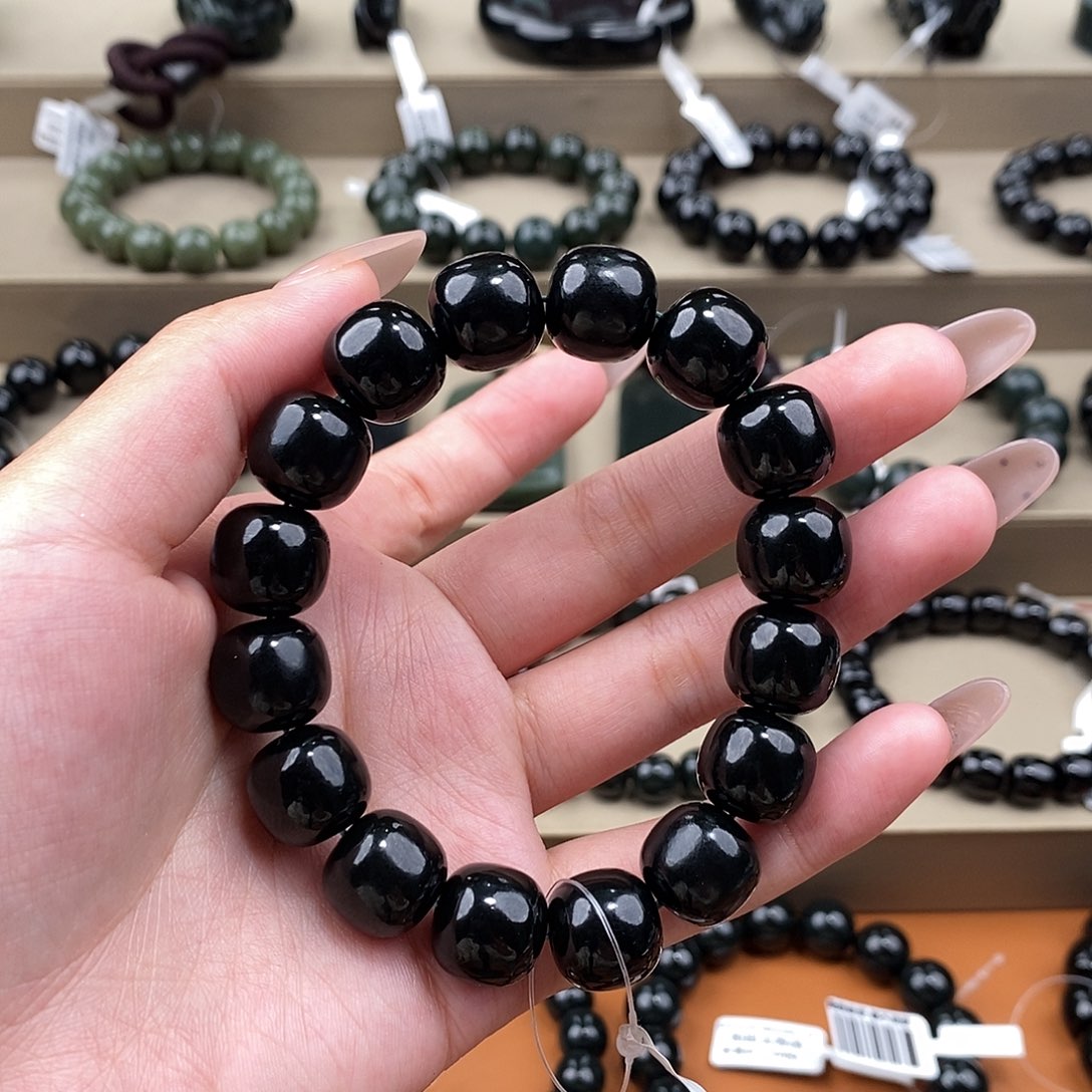 三***每和田玉未镶嵌手链