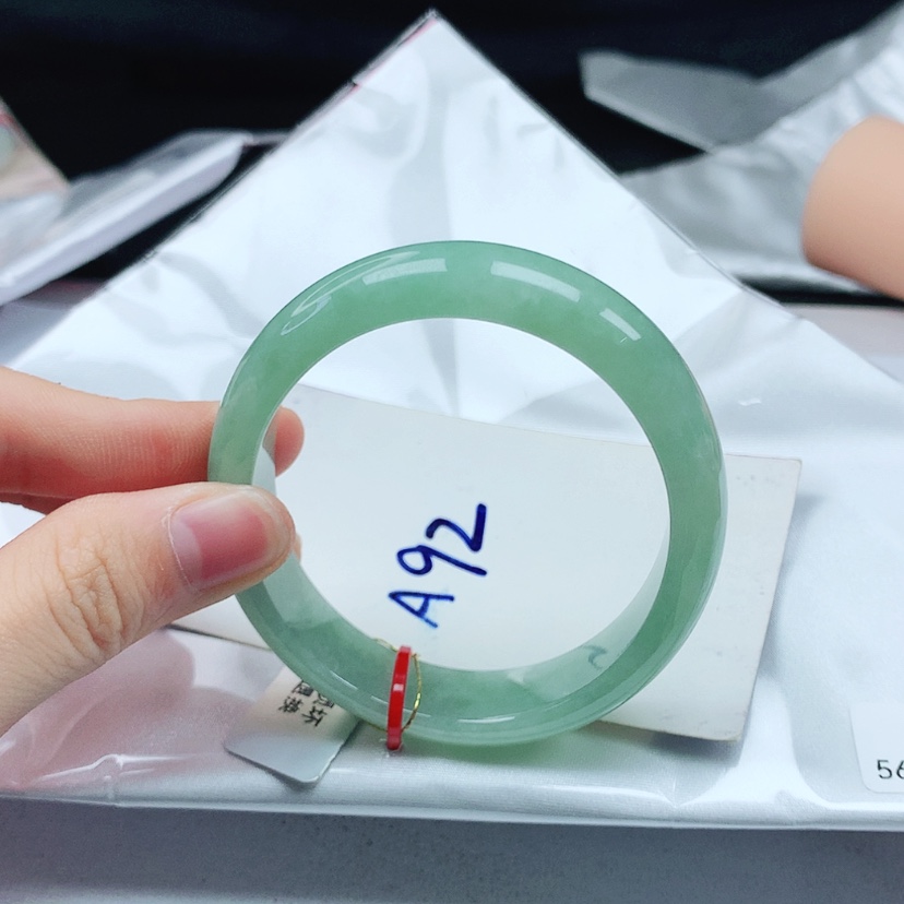 【闪购商品】翡翠手镯（贵妃镯）未镶嵌天然缅甸a货手镯56+