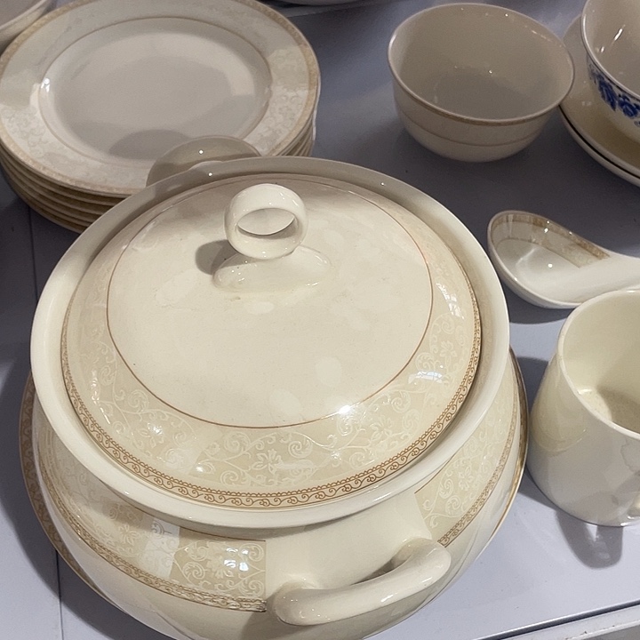 陶瓷722 号炖锅一个