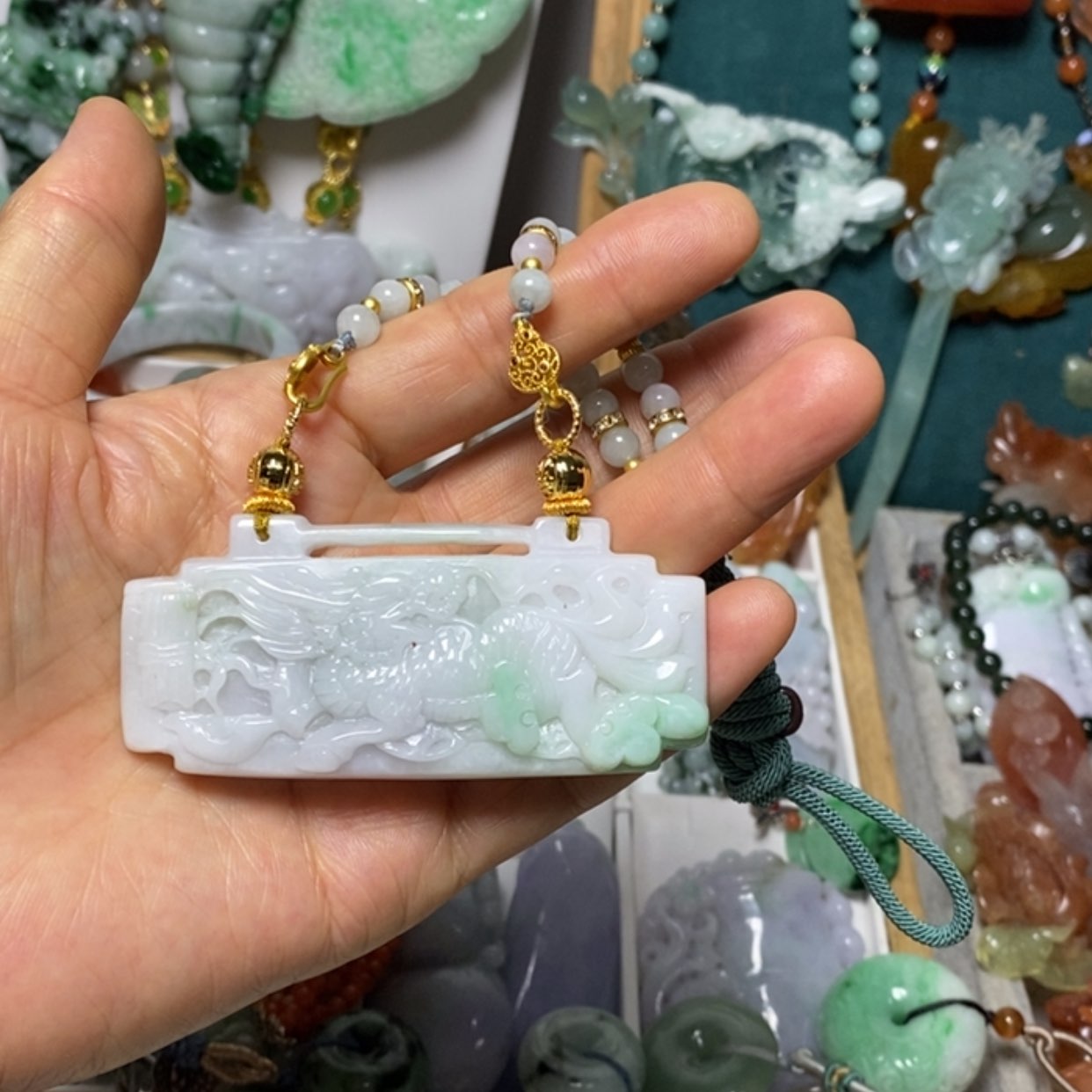 【闪购商品】翡翠吊坠(赠链)未镶嵌