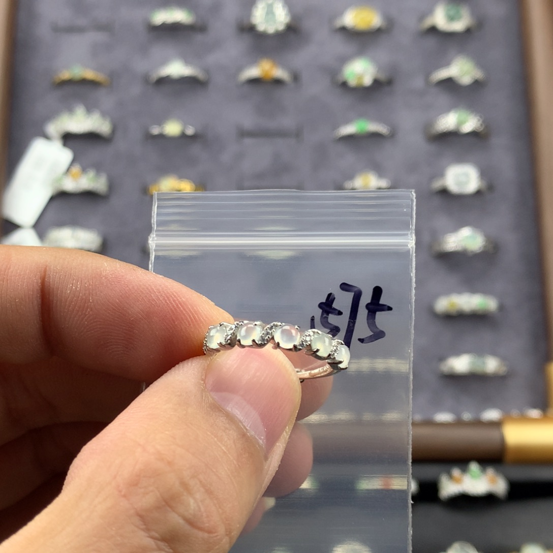 翡翠未镶嵌戒指575