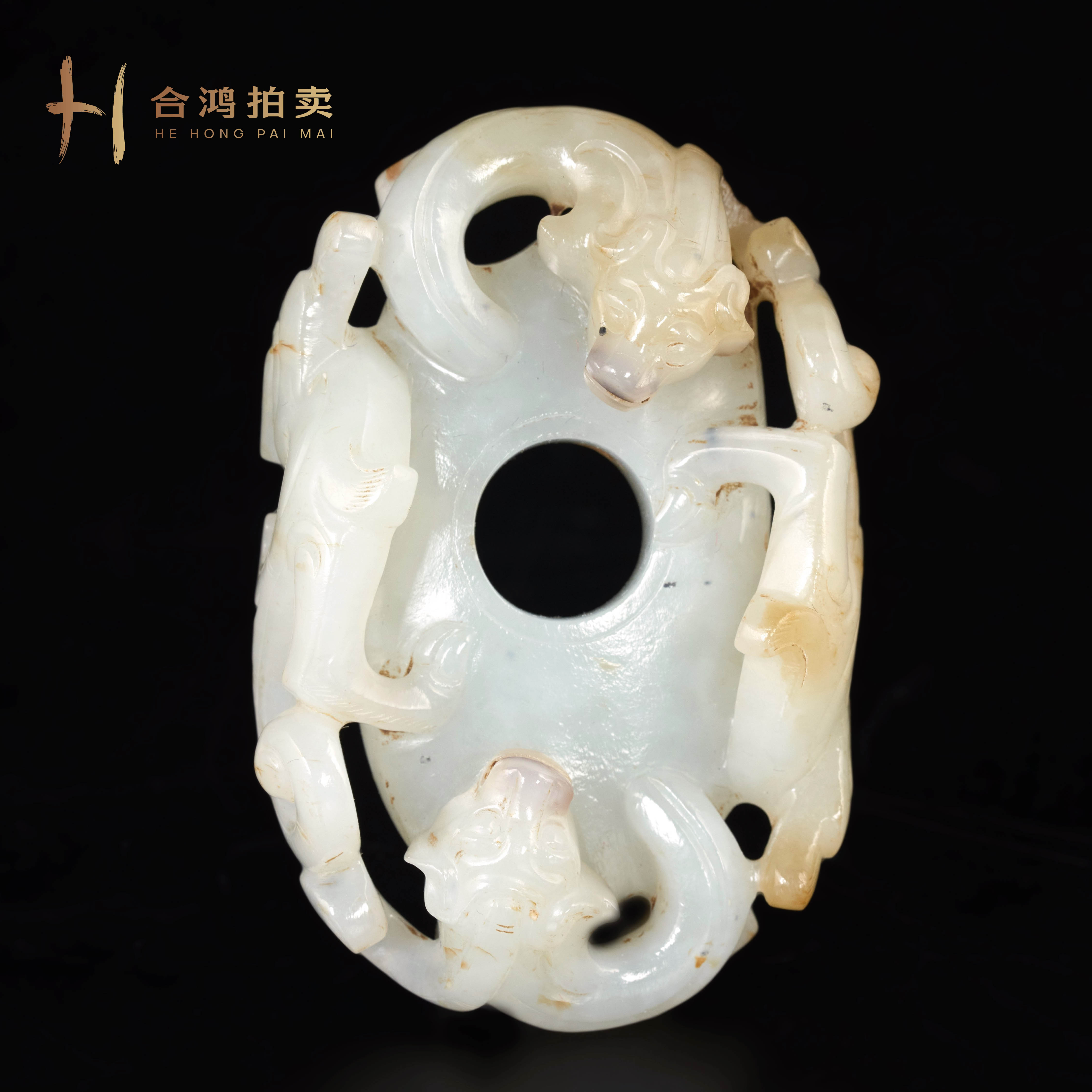 B094 明代 白玉透雕螭龙鸡心佩