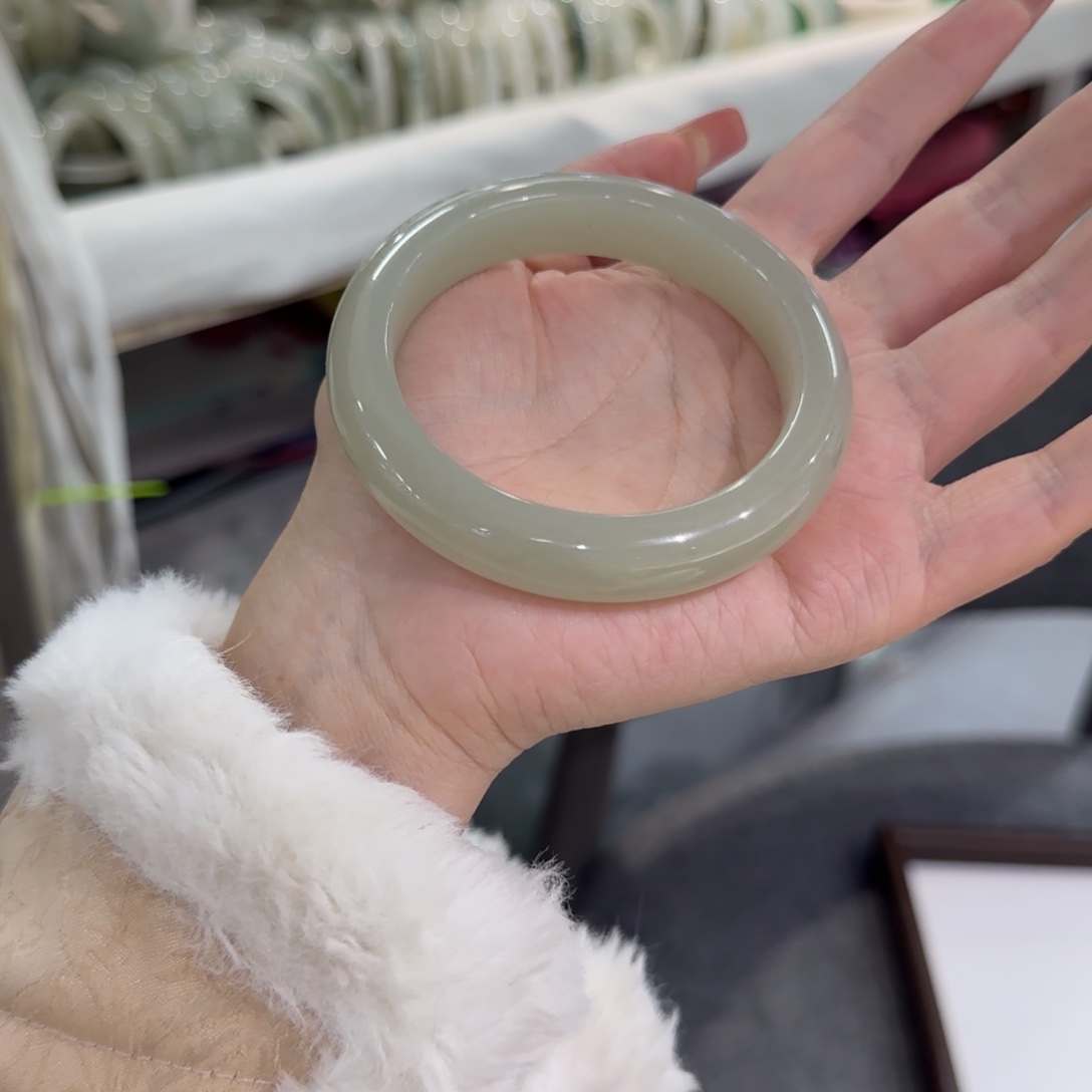 东陵石未镶嵌手镯