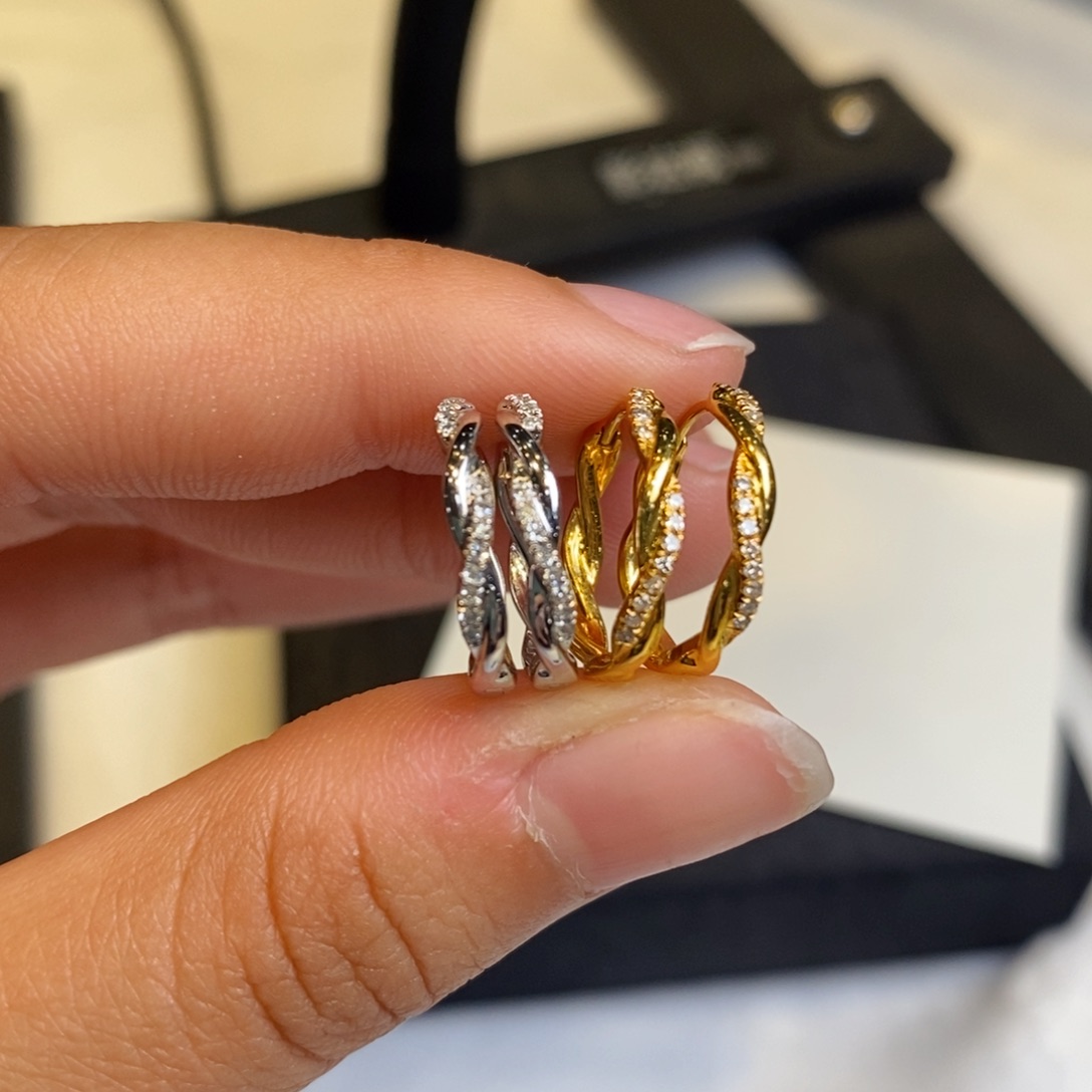 钻石耳饰18K金镶嵌设计款麻花耳包，多样性发其一