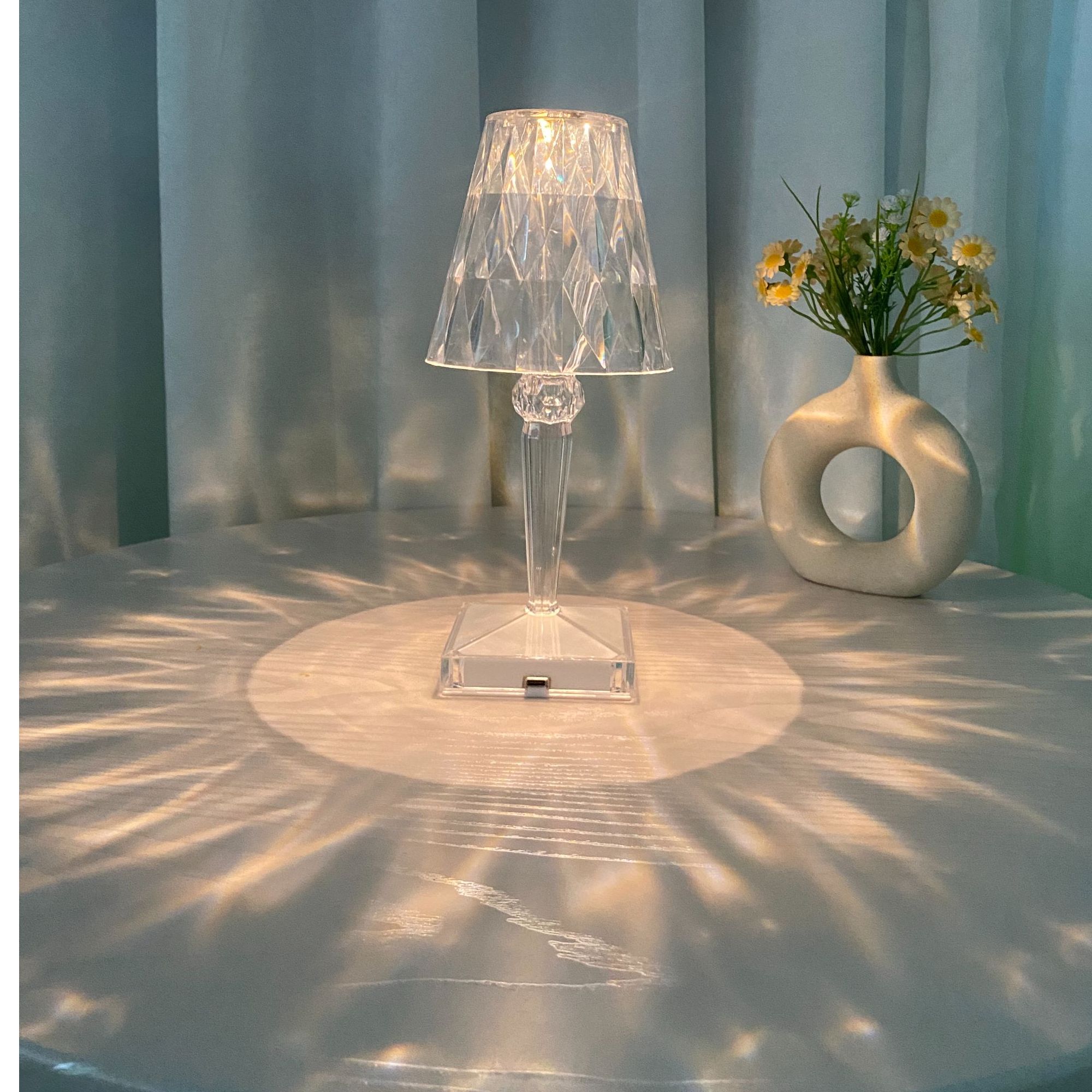 钻石台灯水晶轻奢家用高级感充电客厅卧室创意简约个性北欧装饰灯