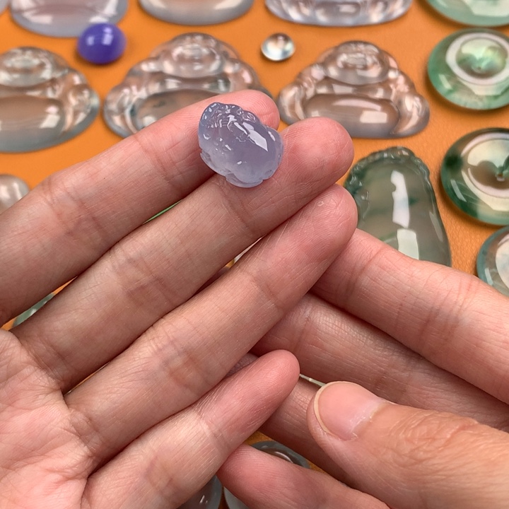 翡翠挂件未镶嵌….