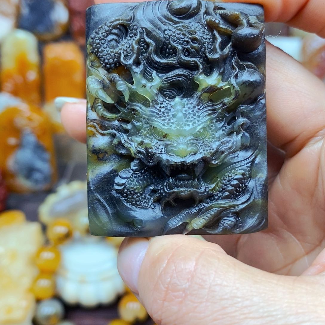 石英质玉（黄龙玉）颈饰未镶嵌