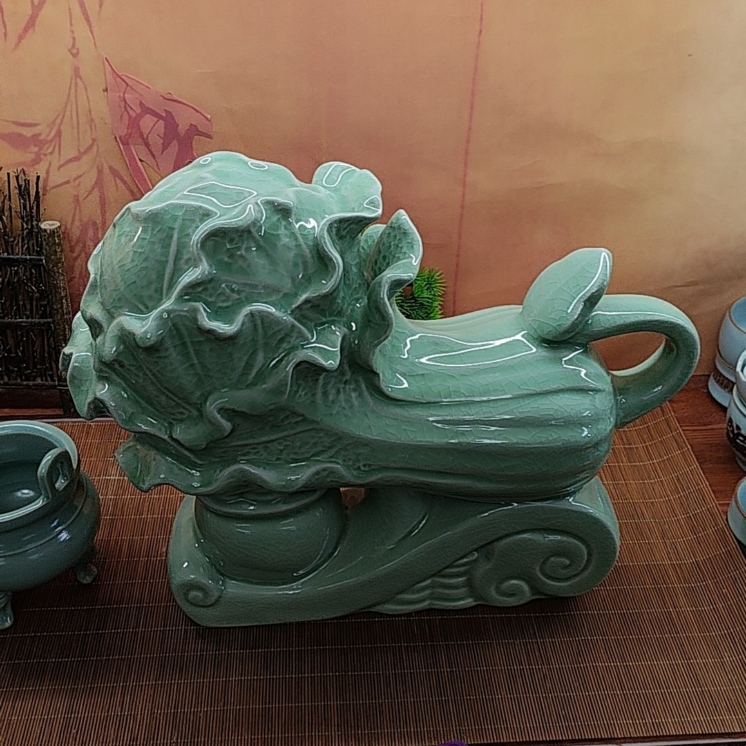 汝瓷摆件高28公分，长38公分，全品无暇