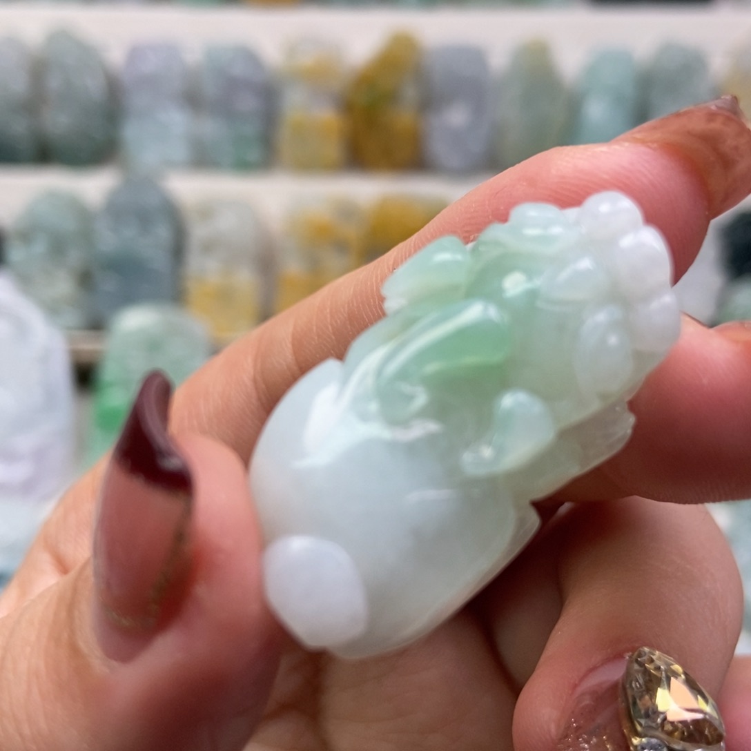 翡翠吊坠(赠链)未镶嵌