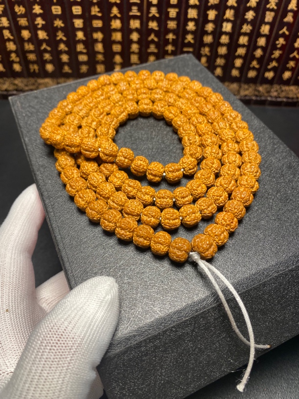 精品脖挂：一线天乌里达花神（4号）