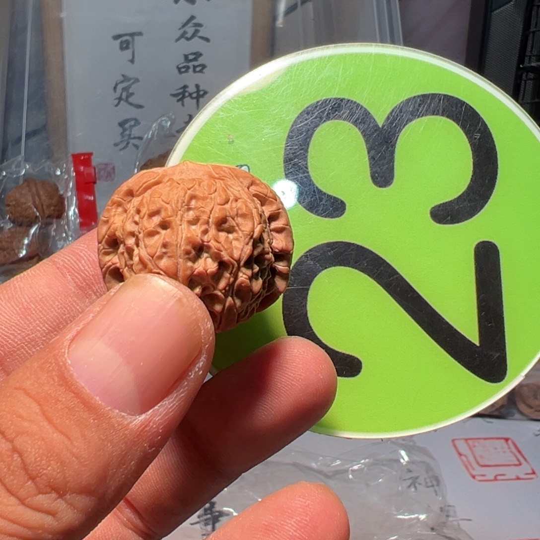 姜***旭文玩核桃，绿色23号