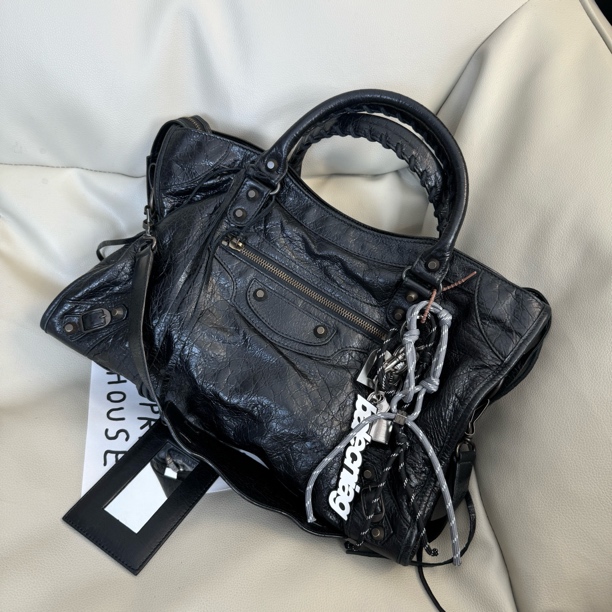 95新 Balenciaga/巴黎世家 黑色小钉中号机车单肩斜挎包 063581