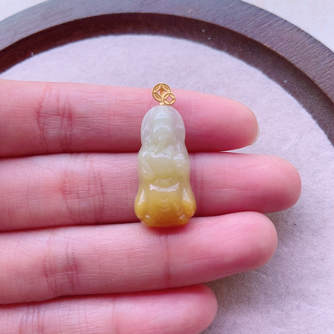 18k金扣头镶嵌黄翡财神爷吊坠缅甸翡翠A货 尺寸25×12.6×5.8mm