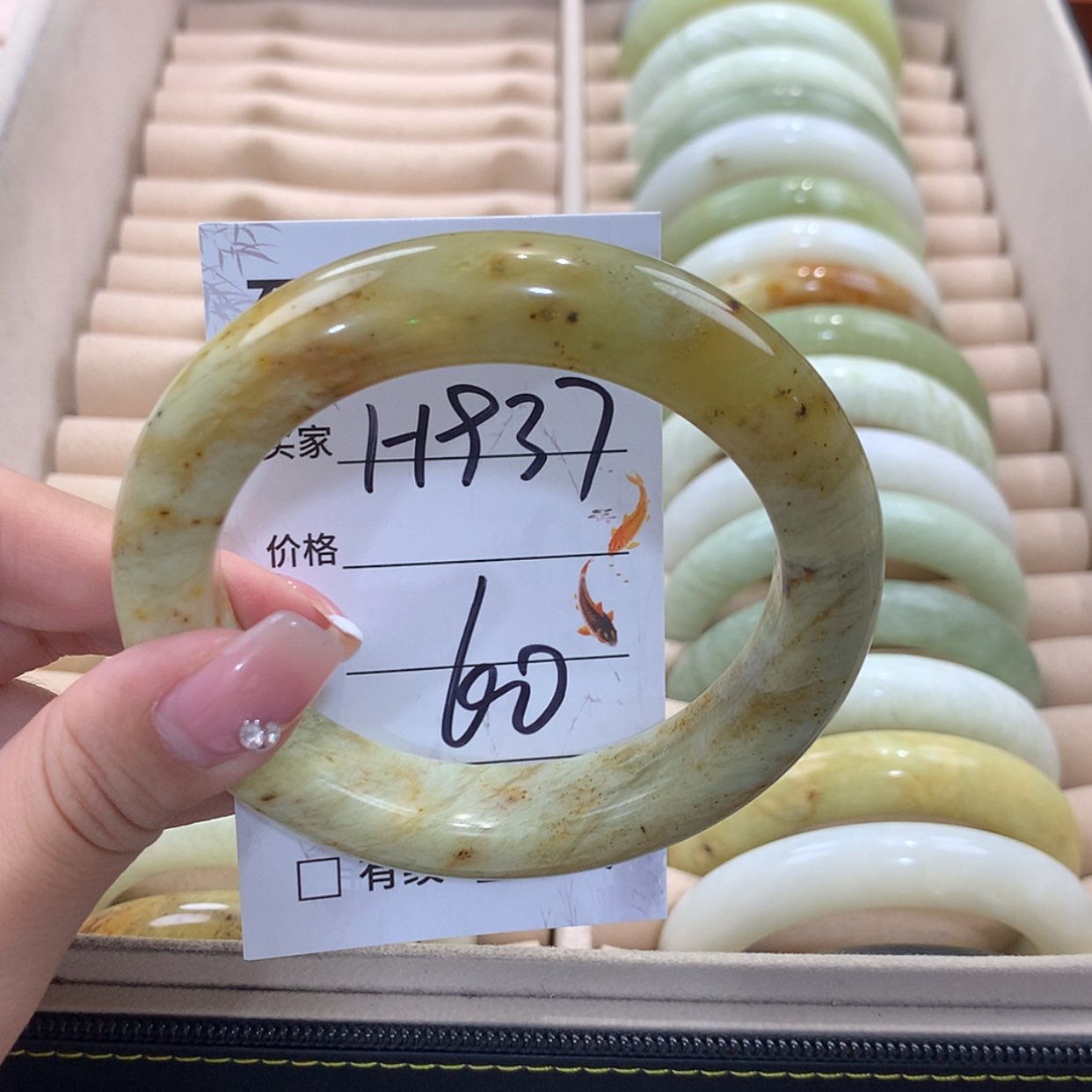 【闪购商品】蛇纹石玉未镶嵌手镯