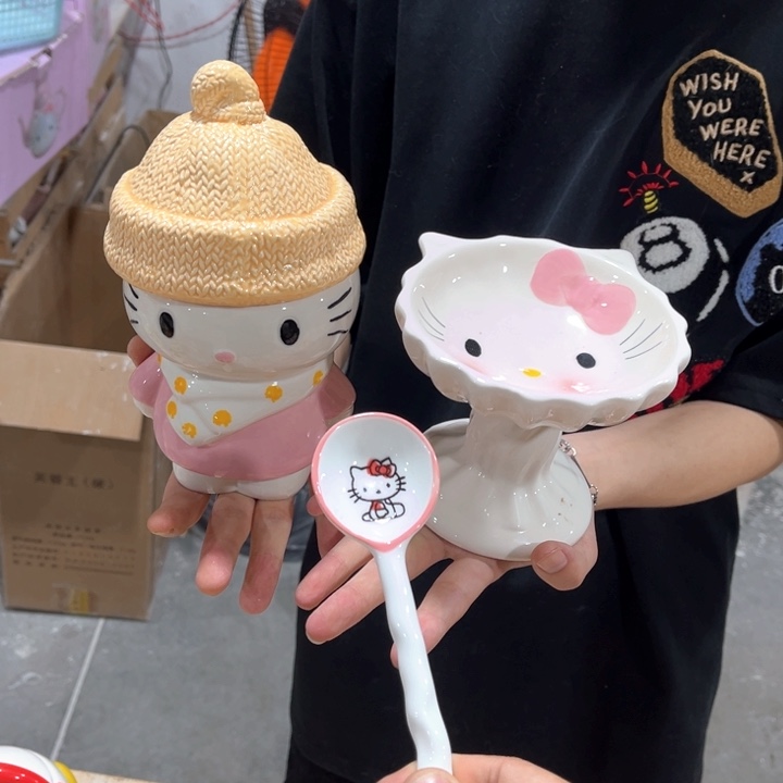 摆件这么多人都在等着看的