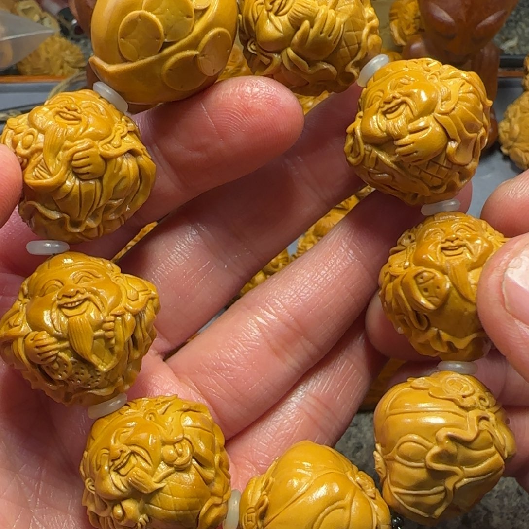 橄榄核吊坠荷叶财神