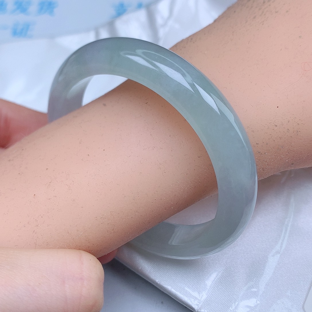 翡翠手镯未镶嵌天然