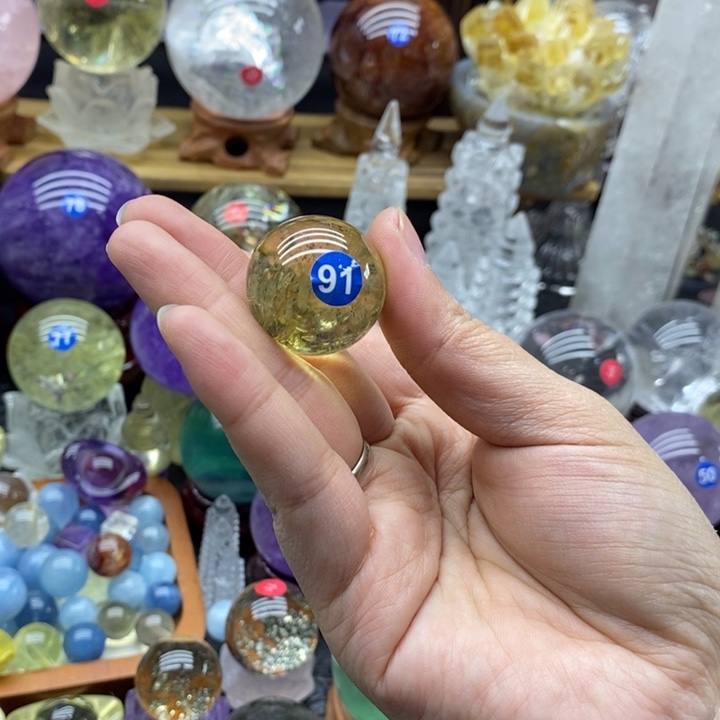 Y***3石材天然黄水晶球