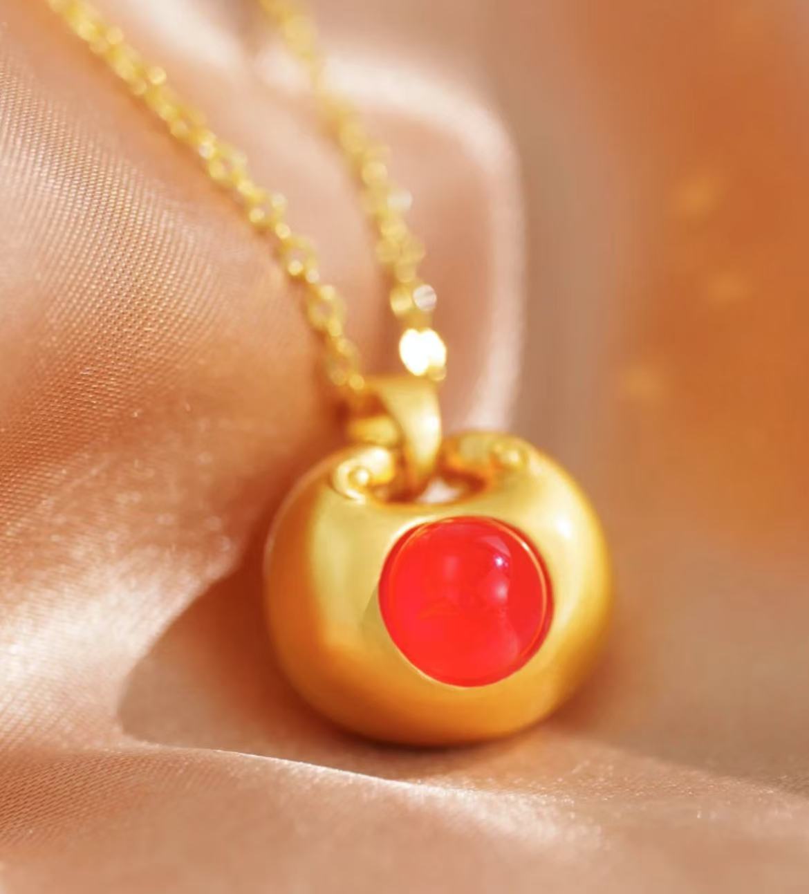 【金总专属】简约大方玉髓玛瑙合金镶嵌材质胖福小苹果吊坠【ZDZ060】