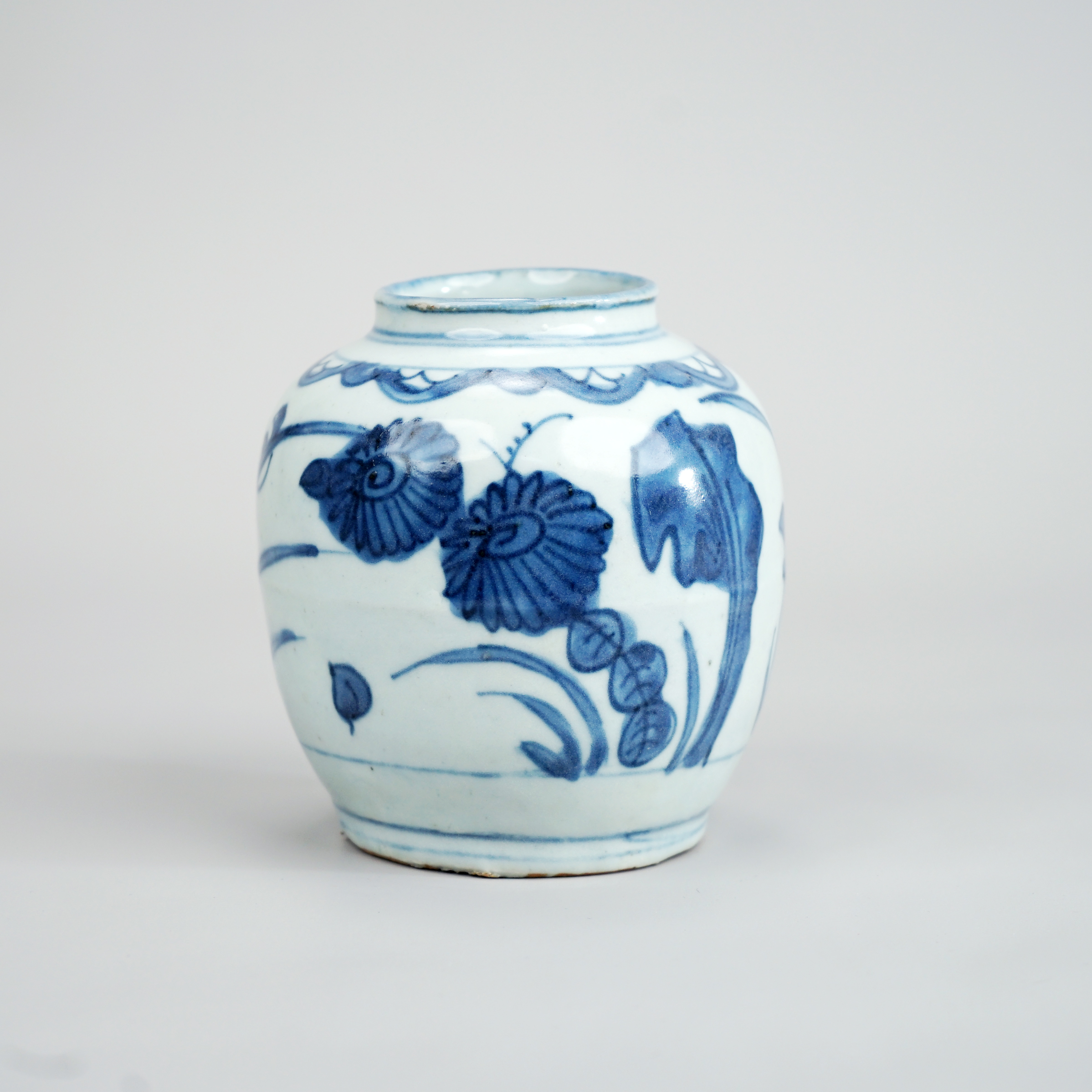 （拍卖商品）明晚期  山石花卉纹罐