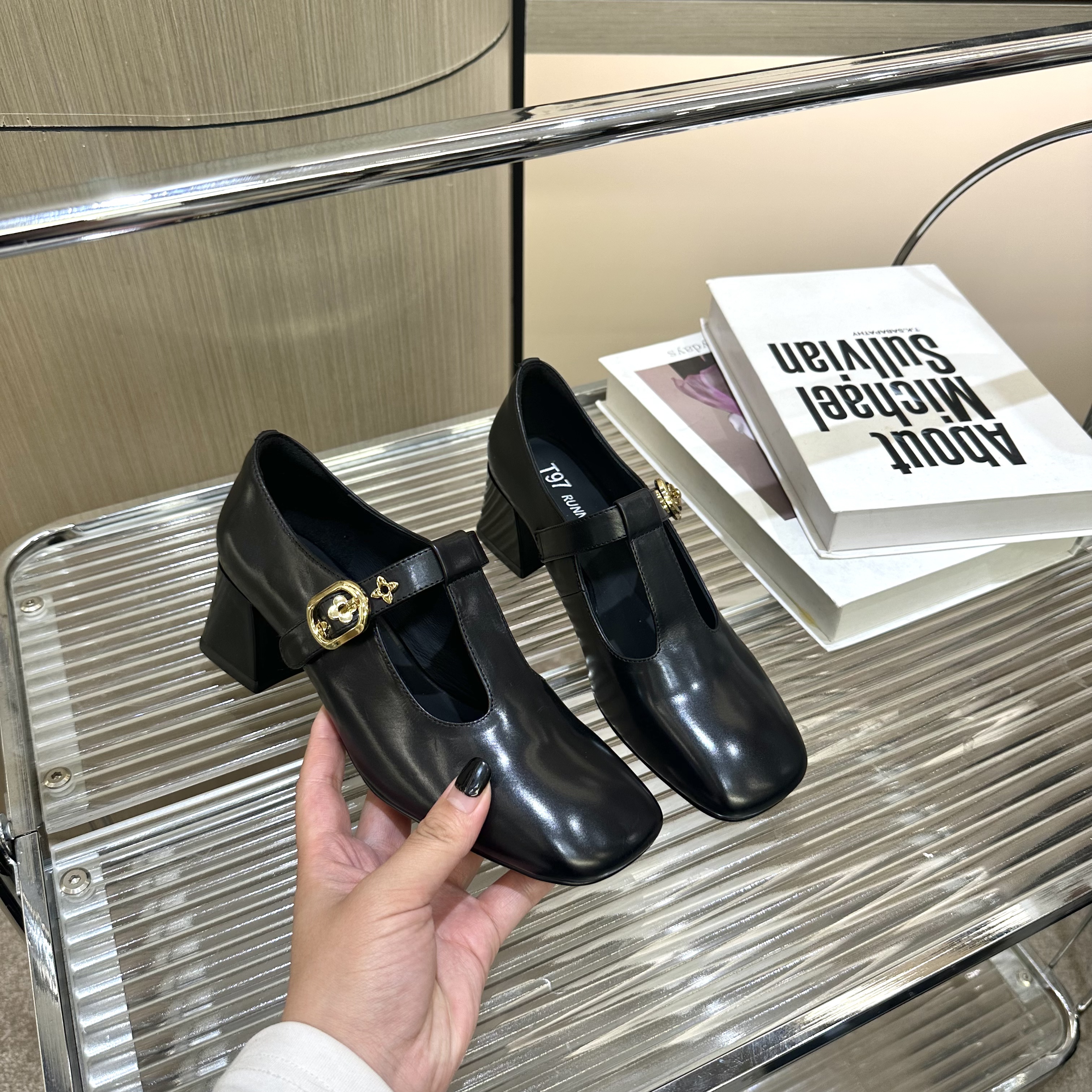 东东2025春季新款法式时尚百搭低跟方头浅口镂空单鞋女X0218