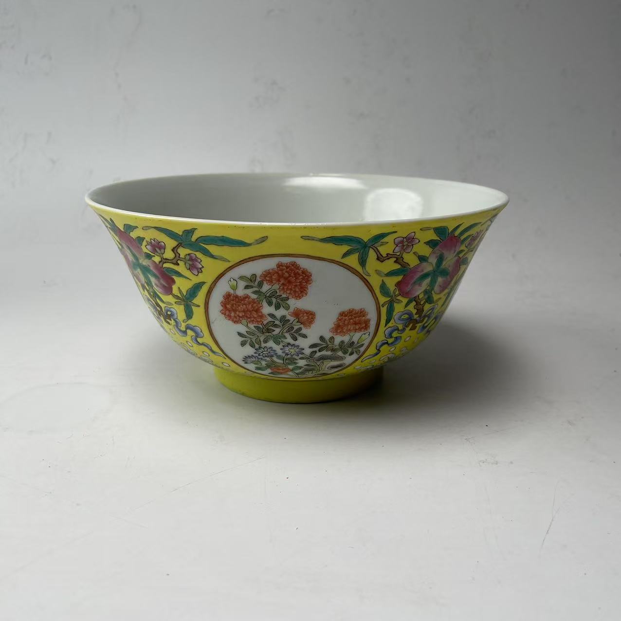 清同治黄地开窗花卉杯BY03X0204