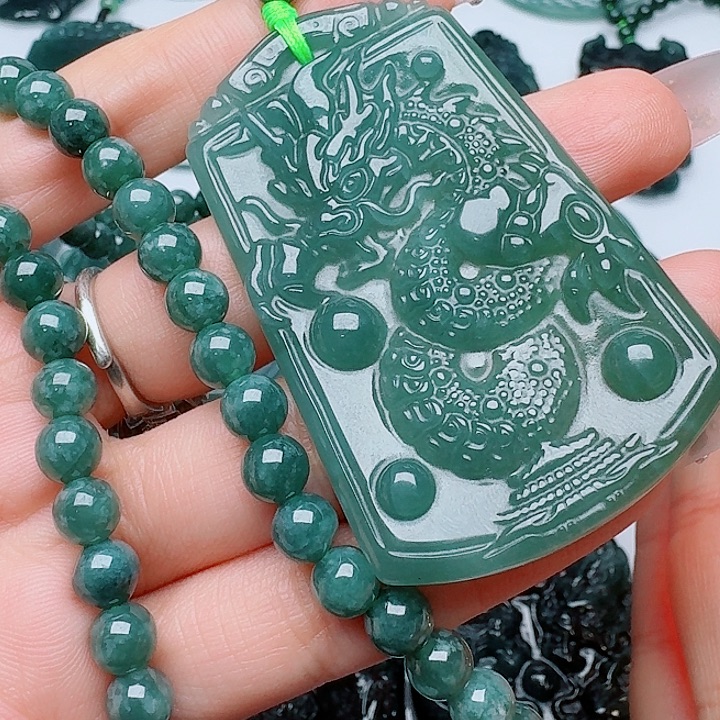翡翠未镶嵌颈饰111