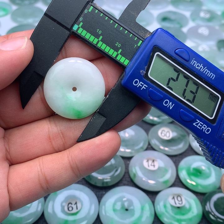 翡翠颈饰未镶嵌缅甸天然A货翡翠