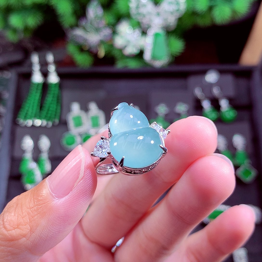 颈饰未镶嵌翡翠天然