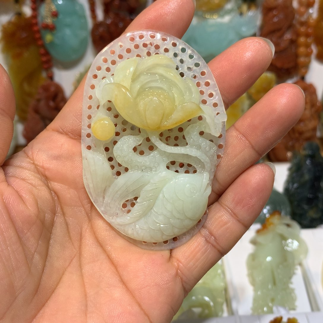 蛇纹石玉未镶嵌颈饰玉*浓