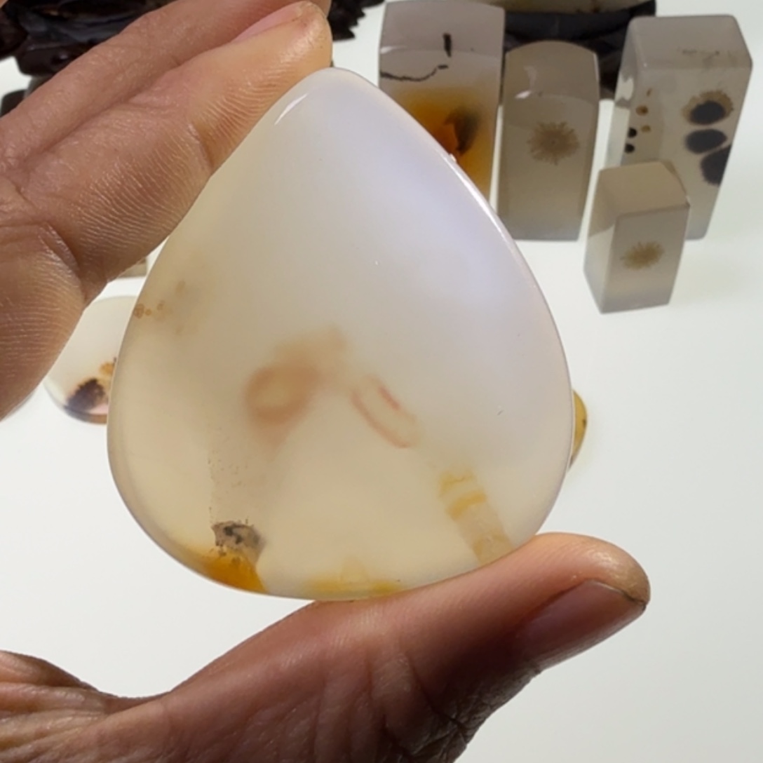 玛瑙/玉髓未镶嵌珠宝半成品