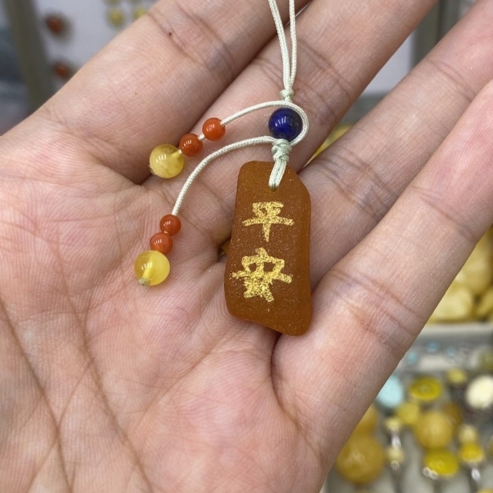 蜜蜡未镶嵌裸石吊坠