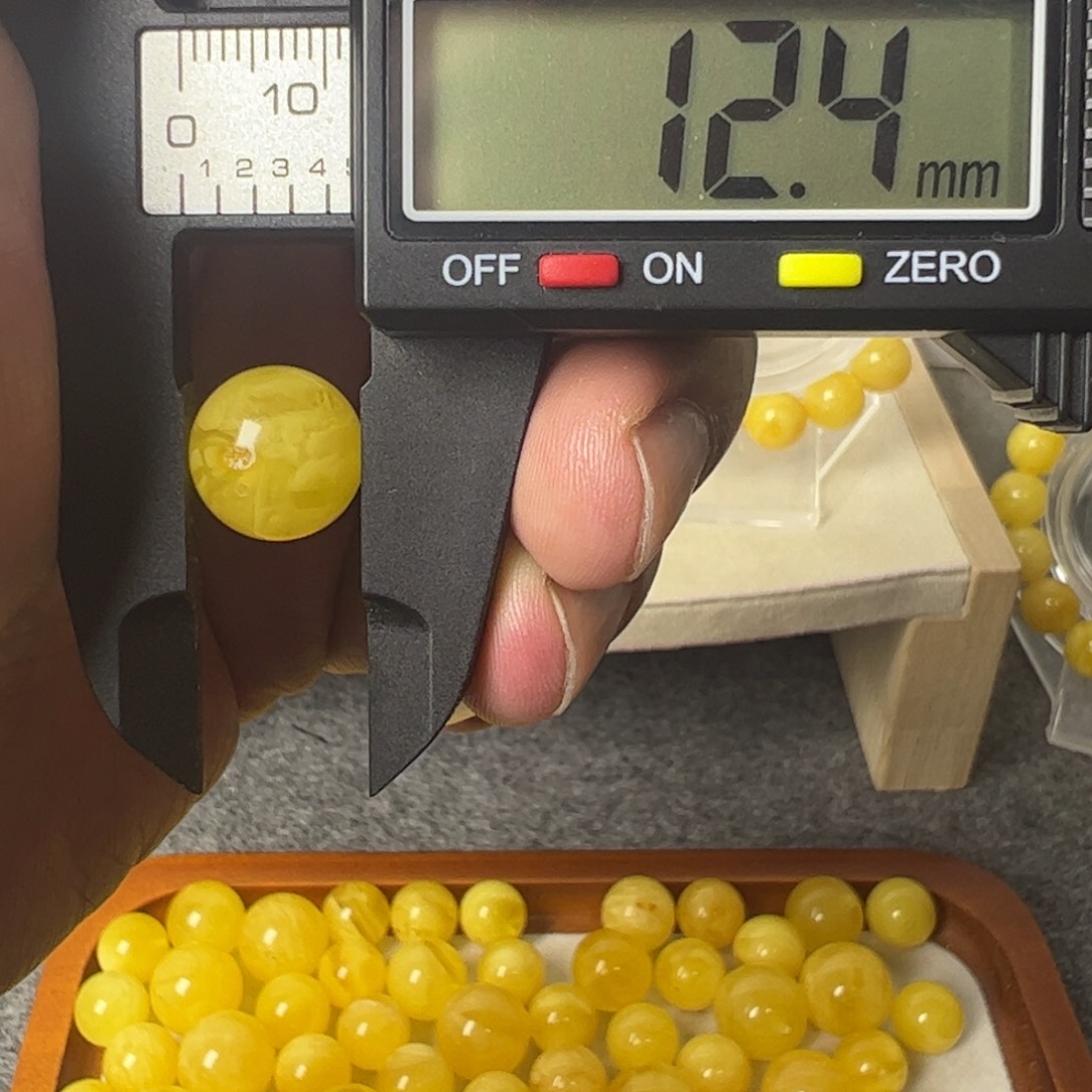 琥珀未镶嵌裸石微瑕034