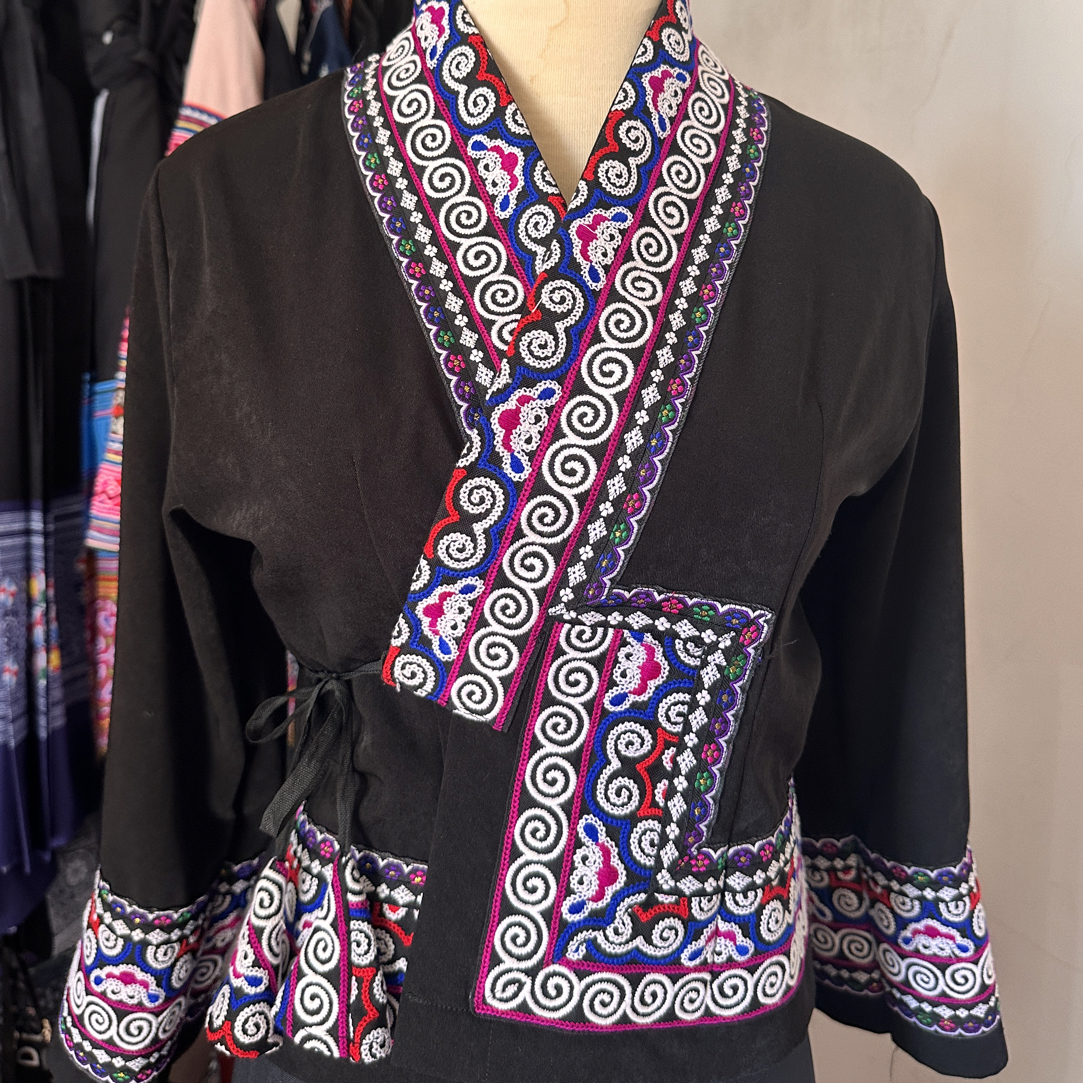 云南少数民族苗族机器绣花V领女士上衣单衣