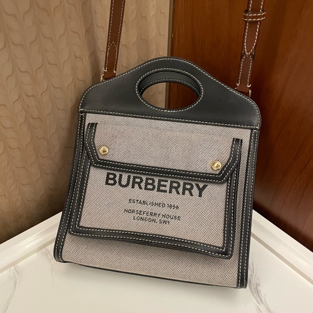 99新 BURBERRY/博柏利 巴宝莉 斜挎包  J10061