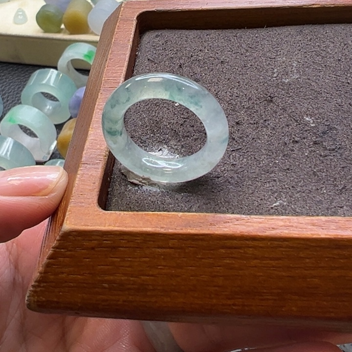 翡翠未镶嵌戒指翡翠