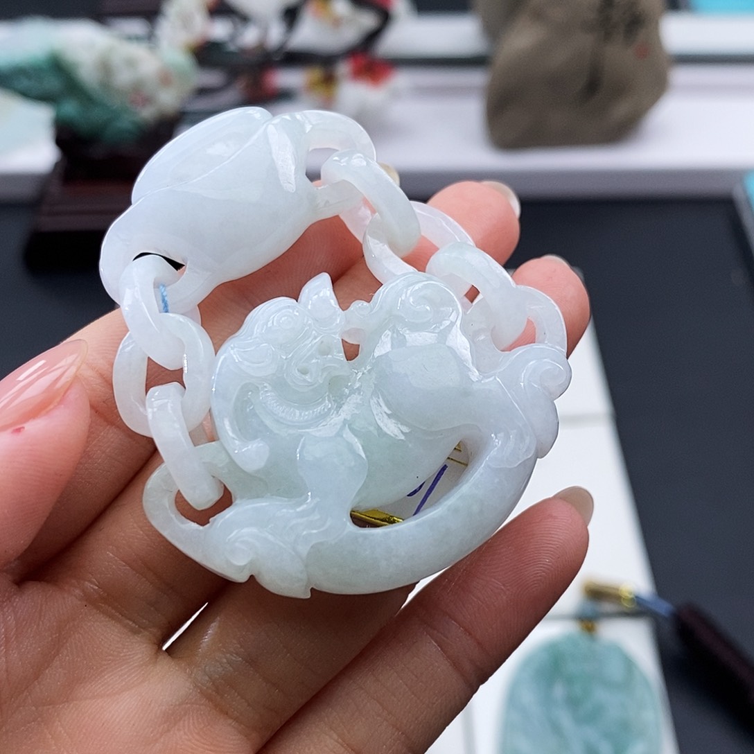 翡翠颈饰未镶嵌翡翠