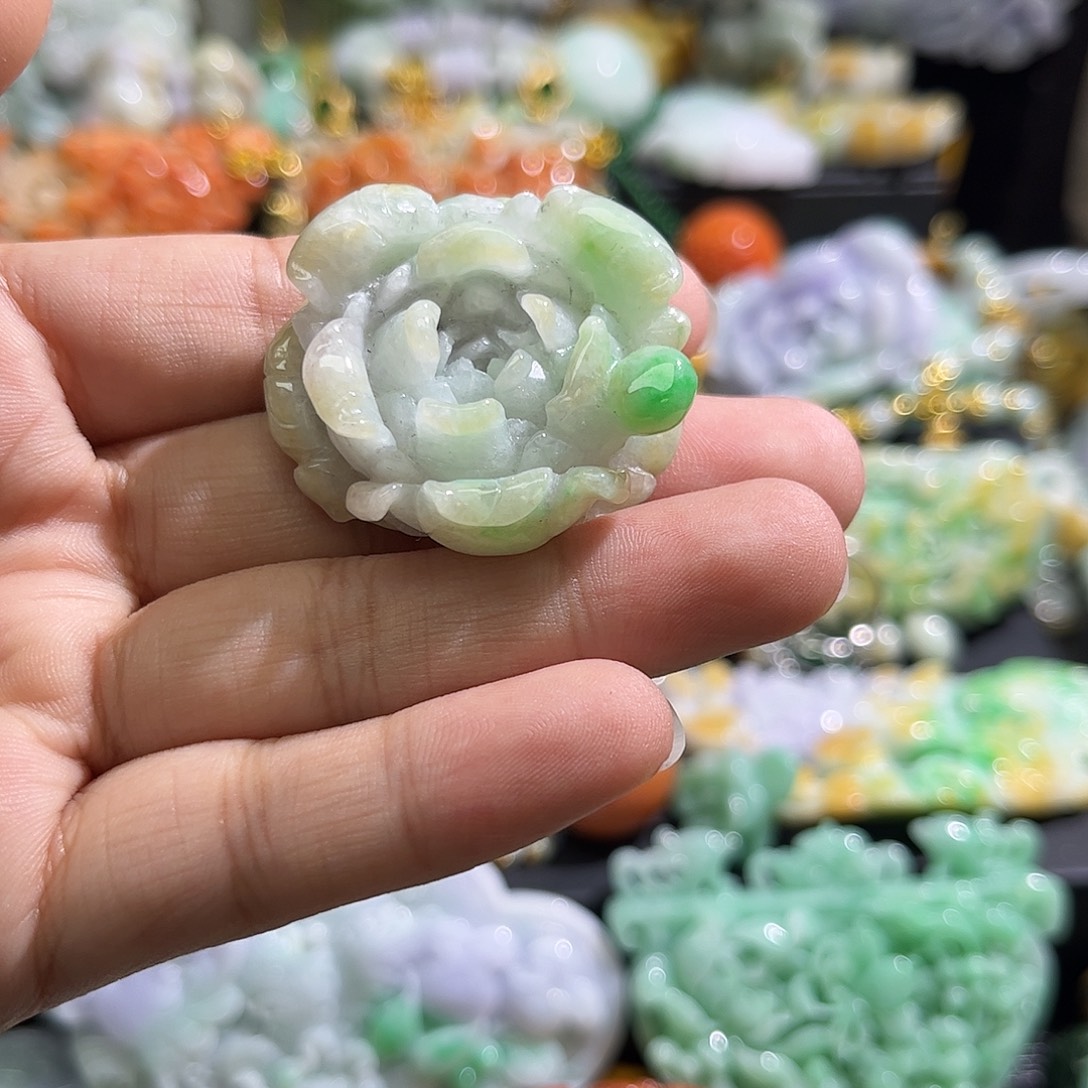 翡翠未镶嵌颈饰待编织