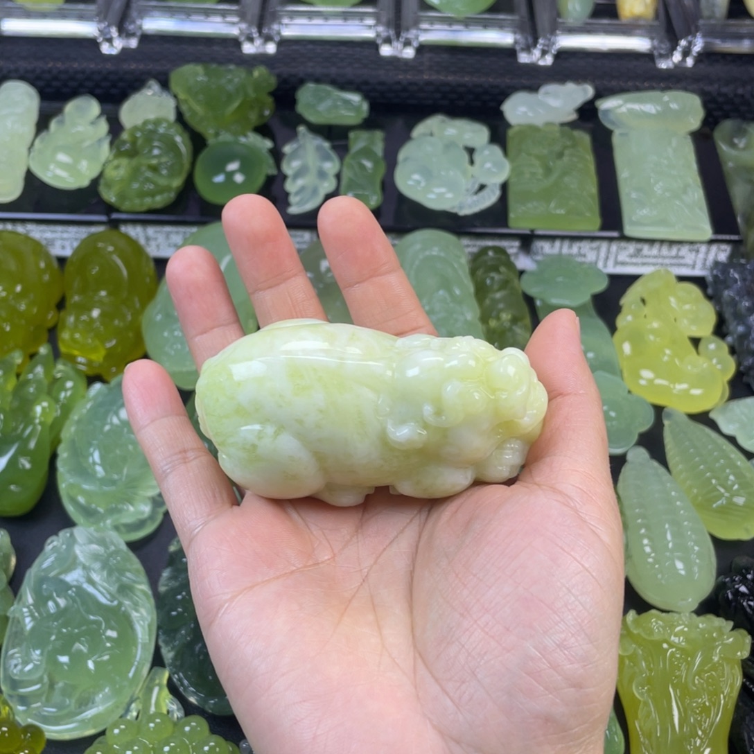 蛇纹石玉未镶嵌珠宝奇石