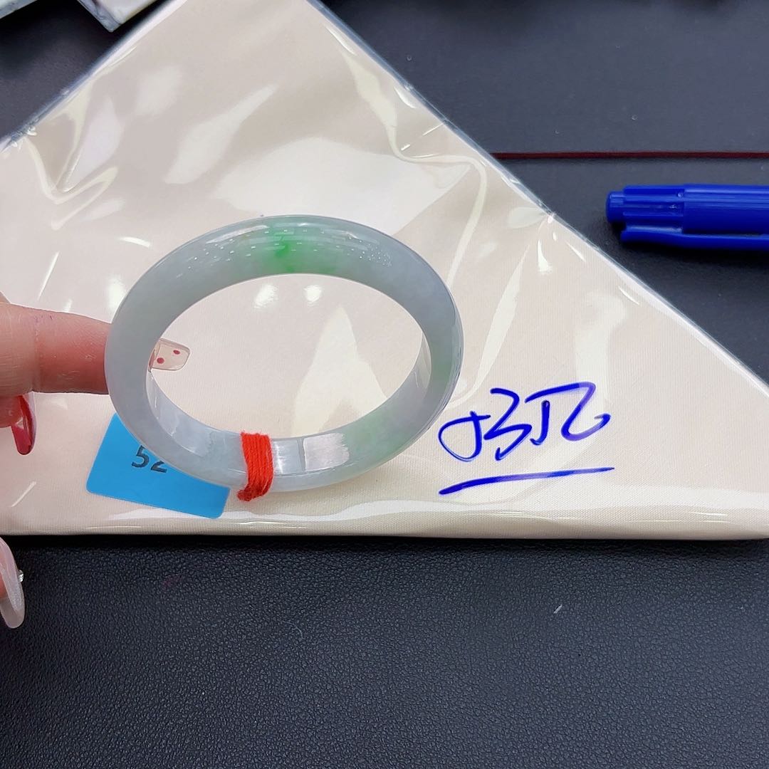 翡翠手镯未镶嵌手镯